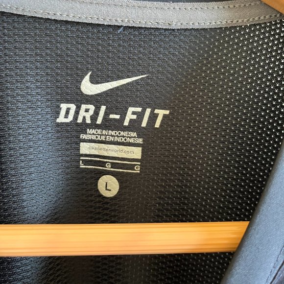 Nike DRI-FIT Athletic Crewneck T-Shirt Navy Blue Mens LShortTop for sneaks - Picture 2 of 5
